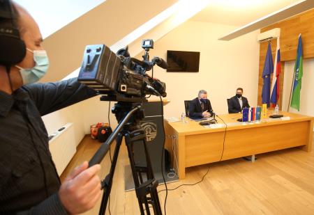 PODPIS POGODBE 09 FOTO LJUBO VUKELIČ